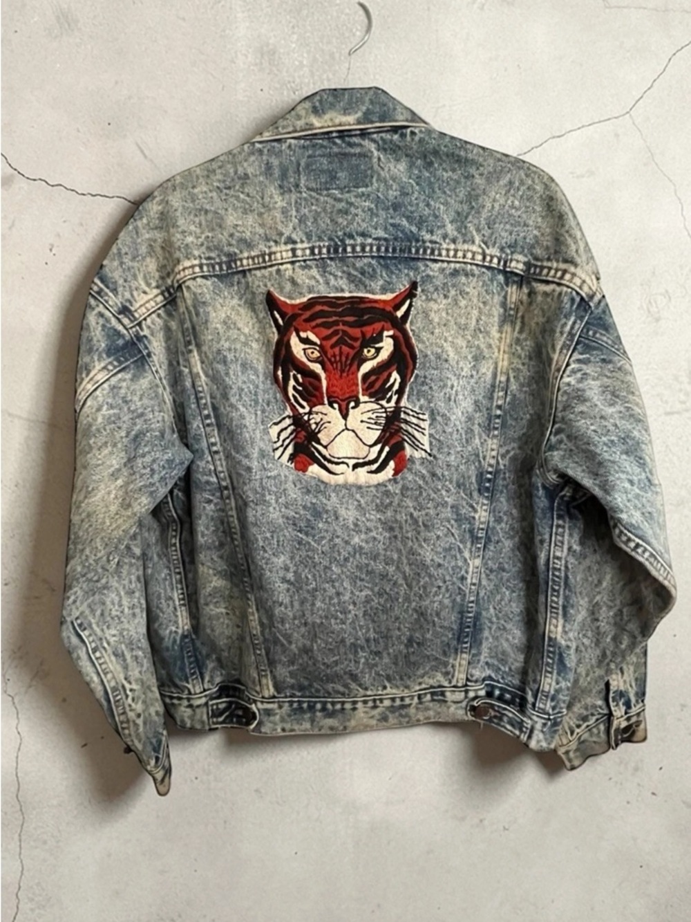 Authentic Vintage Levi's Type III Trucker jacket 1980s Tiger Embroidery GRAIL M